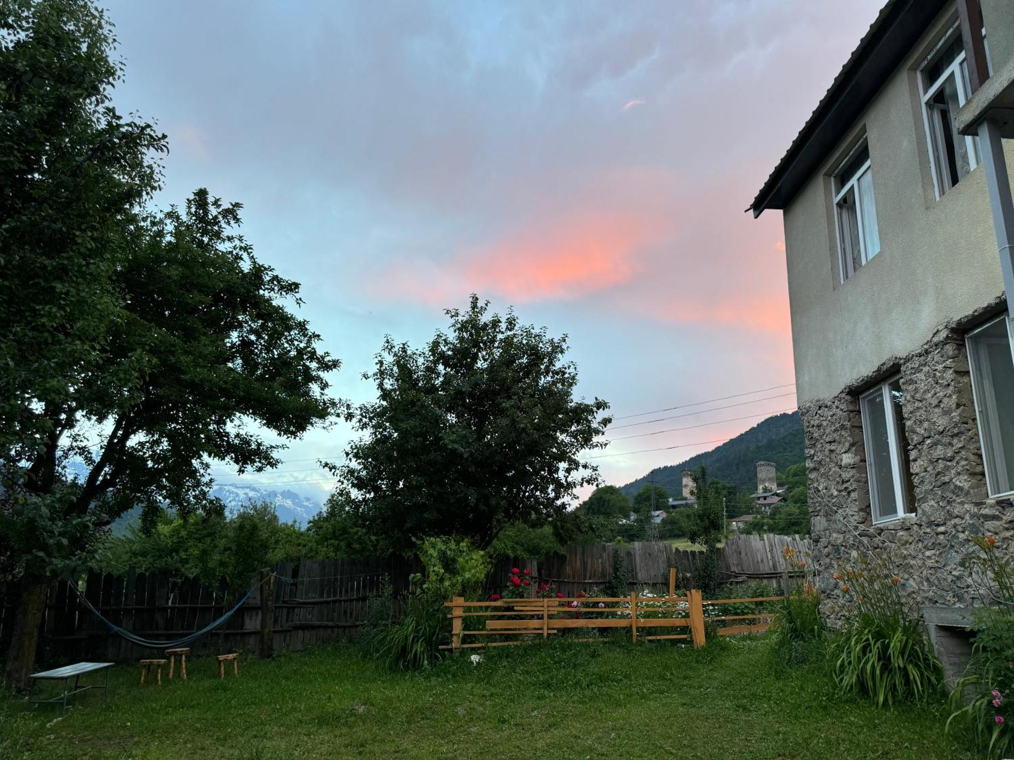 Barbara'S Eco-Cozy Guesthouse Mestia Exterior photo