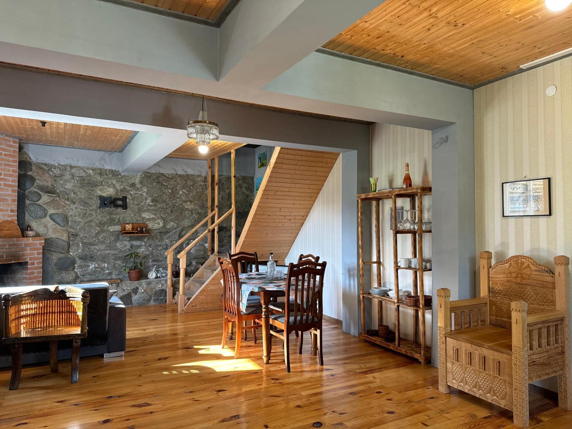 Barbara'S Eco-Cozy Guesthouse Mestia Exterior photo